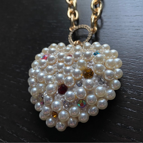 🩷 Betsey Jonson Pearl heart statement necklace - Picture 9 of 11